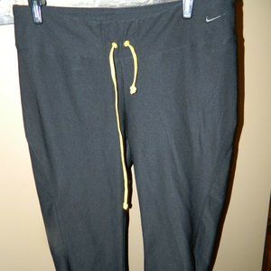 Nike Livestrong 10//2 Black Capri Yoga Running Womens Size Medium 8-10 (V-4)